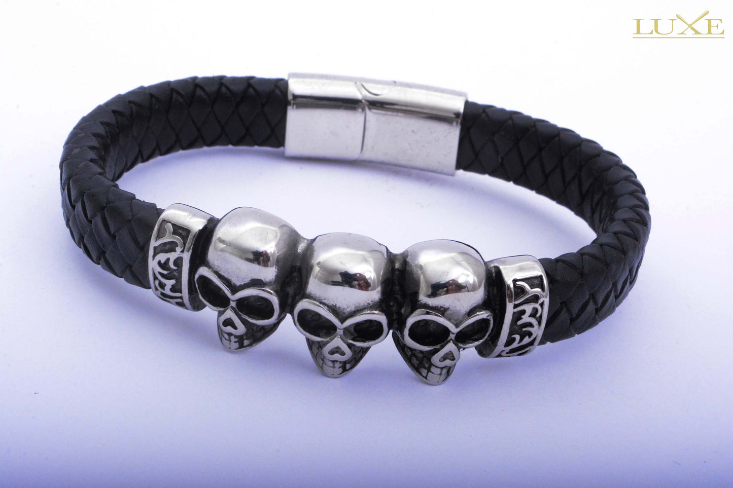 Pulsera cuero negro con calaveras - Luxe