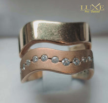 Cargar imagen en el visor de la galería, Anillo doble de oro amarillo y diamantes
