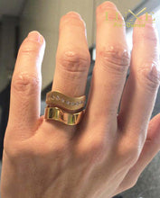 Cargar imagen en el visor de la galería, Anillo doble de oro amarillo y diamantes
