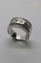 Cargar imagen en el visor de la galería, Cintillo oro blanco y diamantes
