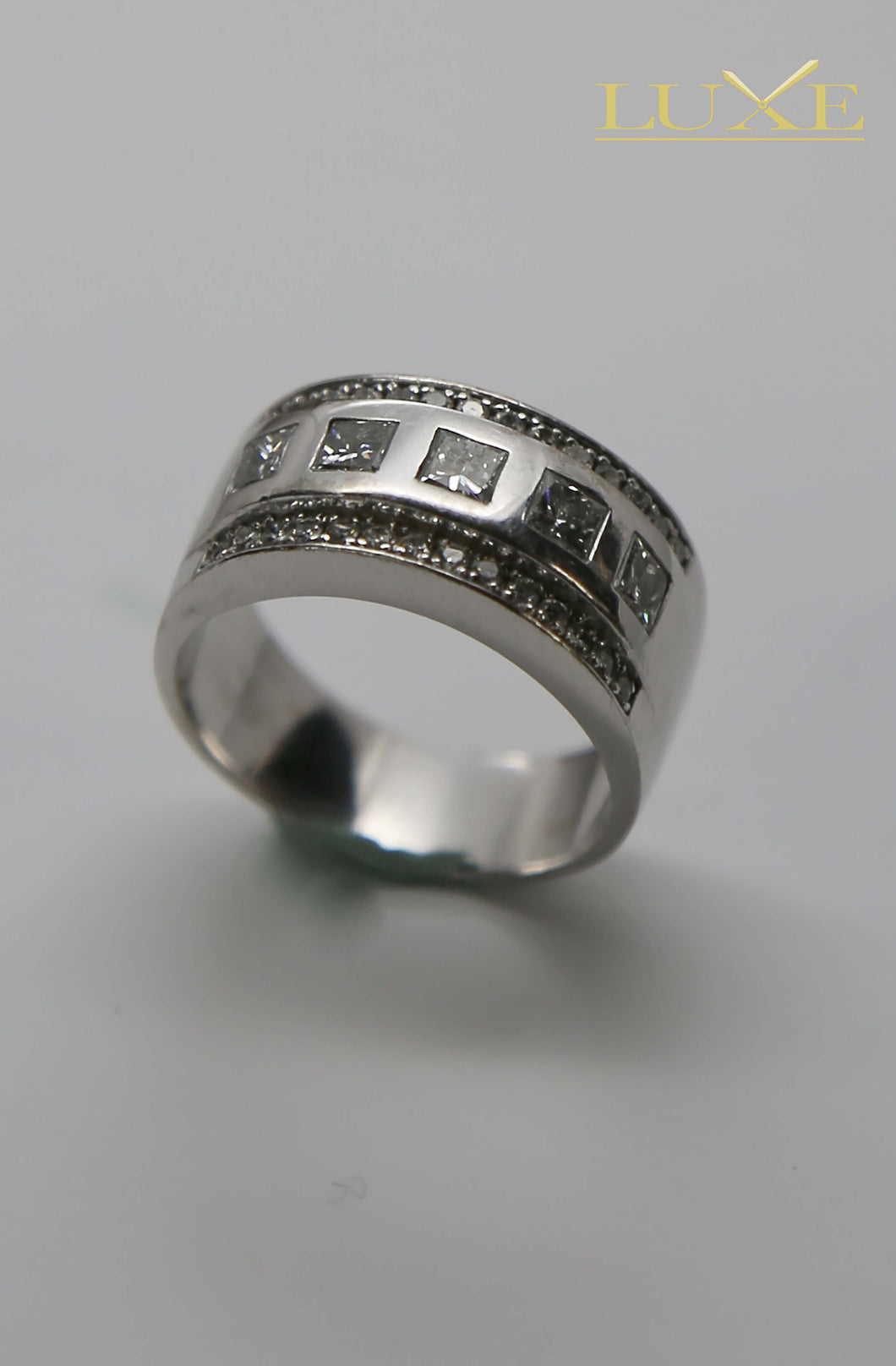 Cintillo oro blanco y diamantes