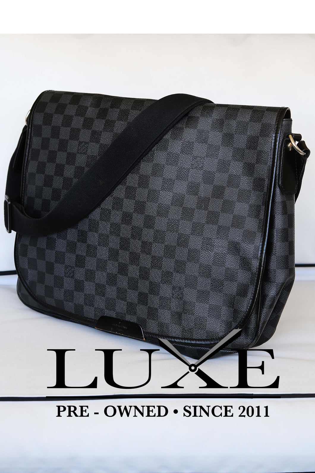 Louis Vuitton - Messenger Bag Negro y Gris