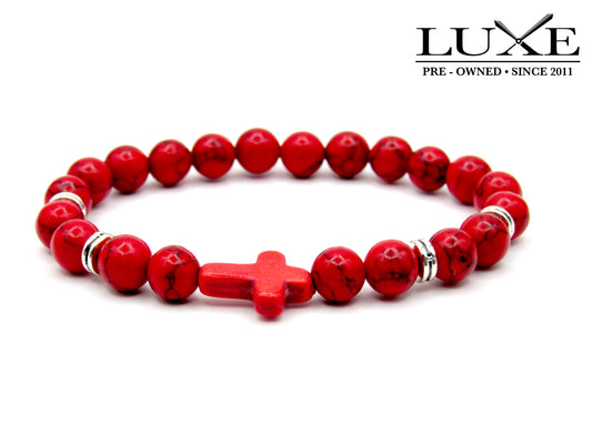 Pulsera elástica roja con detalle de Cruz